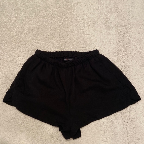 GREAT CONDITION BRANDY MELVILLE Sporty shorts - Picture 1 of 4